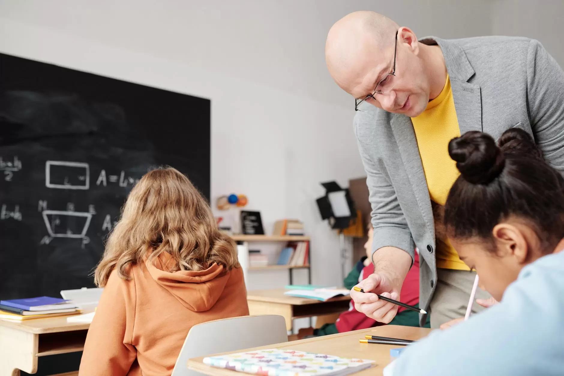 Teacher Performance Pay: Experimental Evidence from India