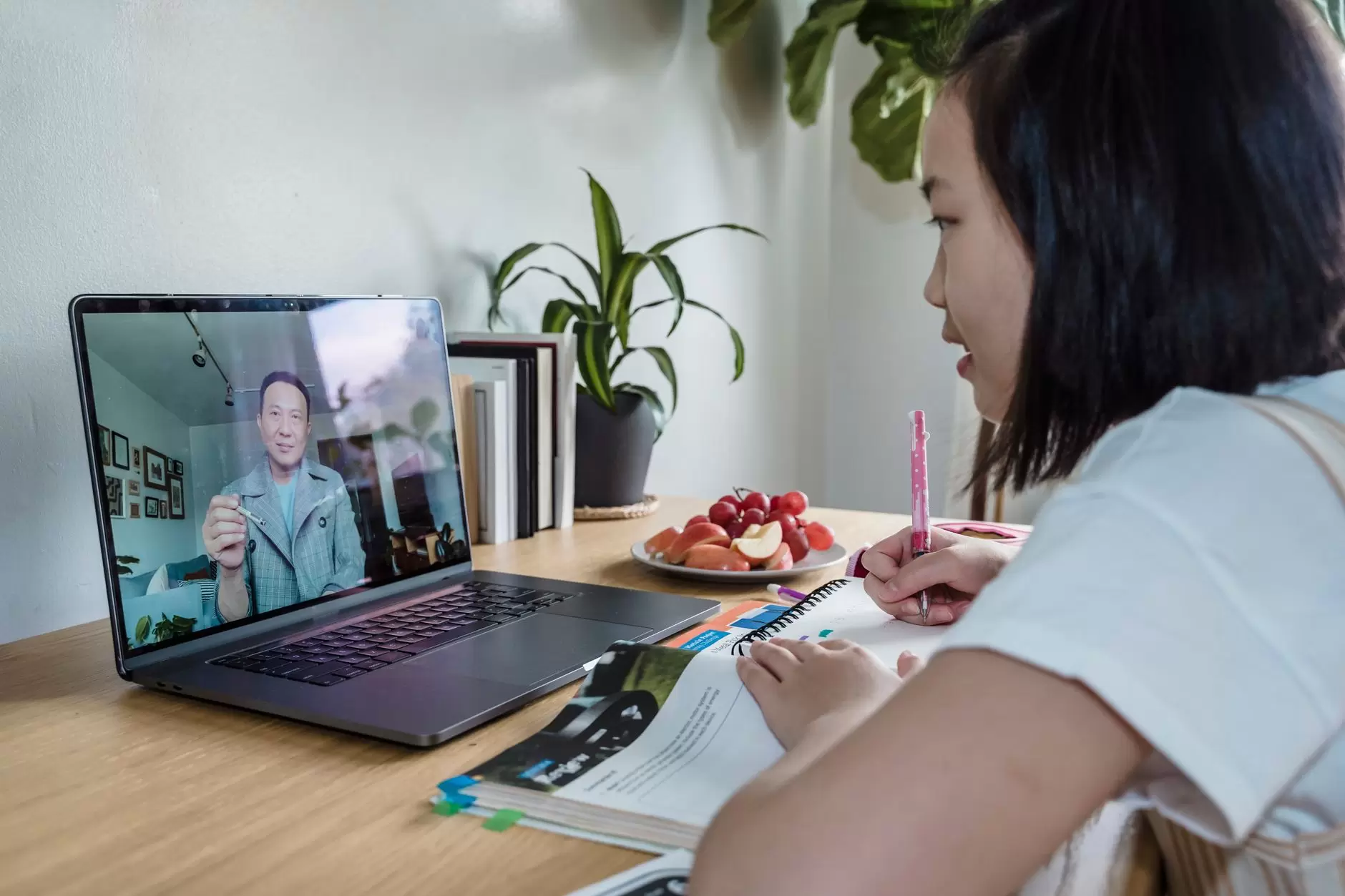 Unlock the Power of Learning with Expertly Designed PowerPoint Presentations! ?
